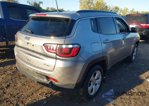 2018 Jeep Compass Latitude 4X4 z USA, uszkodzony, nr VIN 3C4NJDBB4JT400754